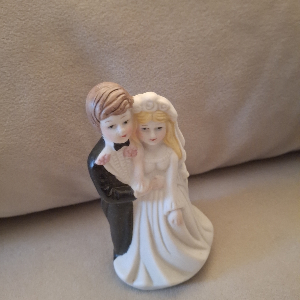 Romantic Bride and Groom Figurine in White and Black